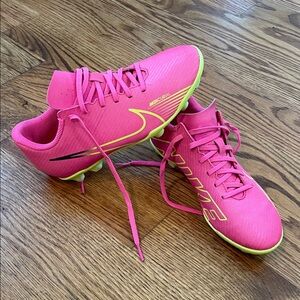 Nike Mercurial Vapor 15 Club Fg/MG Soccer Cleats. Size 2.5Y.